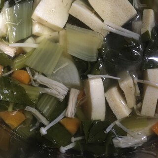 高野豆腐と小松菜とにんじんとえのきのスープ